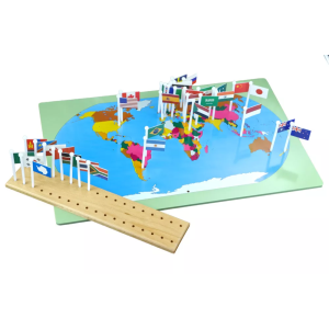 Moyo Montessori Moyo Montessori Svět - mapa s vlajkami (na stojánku)